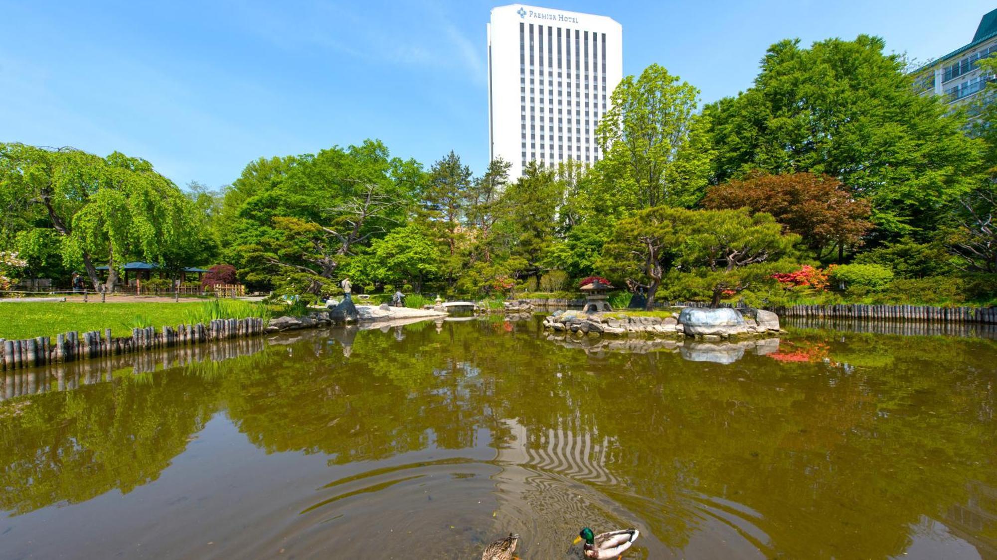 Premier Hotel Nakajima Park Сапоро Екстериор снимка The duck pond at the center of the park