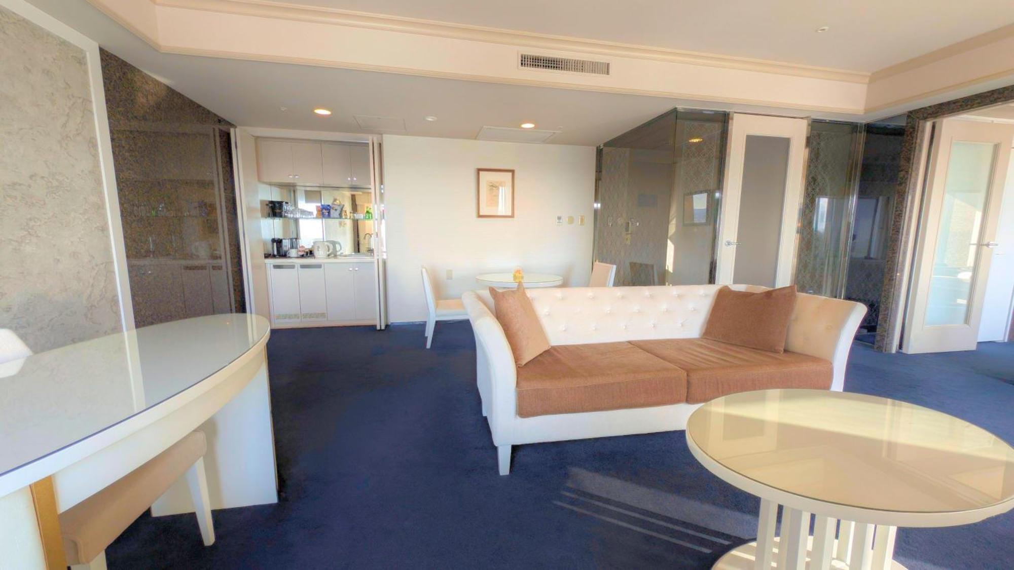 Premier Hotel Nakajima Park Сапоро Екстериор снимка A suite at the hotel