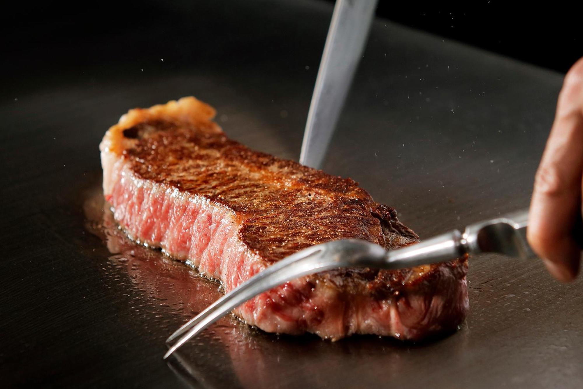 Premier Hotel Nakajima Park Сапоро Екстериор снимка A steak being seared